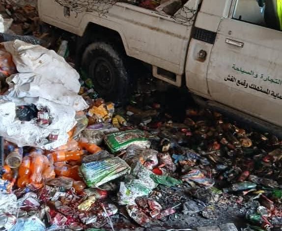 وزارة التجارة تتلف 4 أطنان من المواد الغذائية الفاسدة في نواكشوط