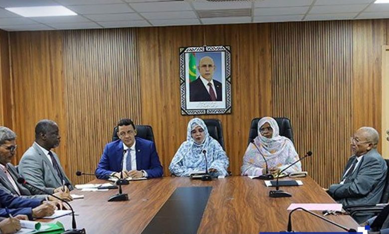 اجتماع حكومي يبحث التحضيرات الجارية لاكتتاب 3852 عنصرا لصالح قطاع التعليم