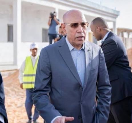 غزواني يتفقد أضرار حريق محطة التحويل الشرقية بنواكشوط