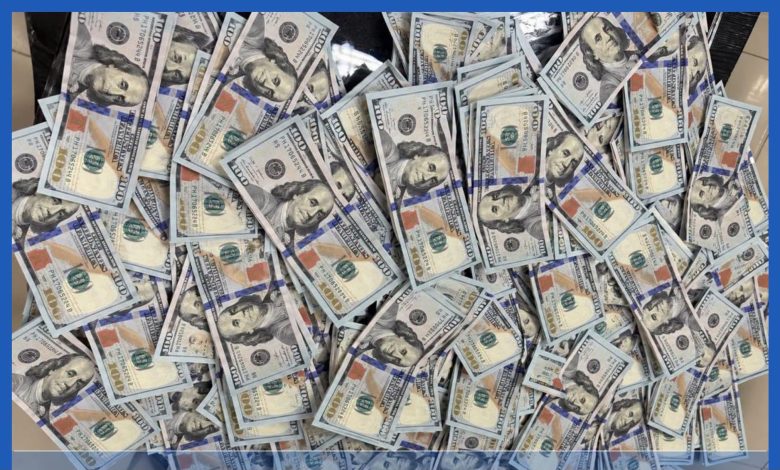 الدرك يفكك شبكة لترويج الدولار المزور في ازويرات ويوقف شخصين